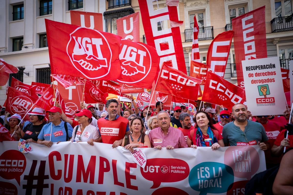CCOO y UGT se concentran para exigir al Gobierno el cumplimiento ntegro de los acuerdos suscritos en la Funcin Pblica
